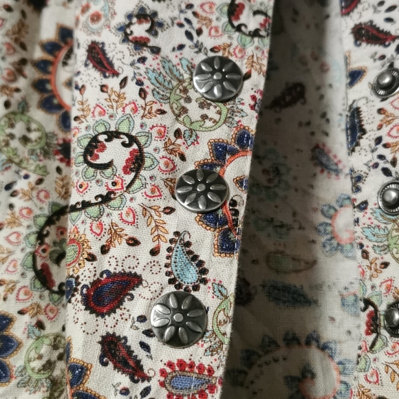 Very Cute Paisley Print Linen Blend Button Up - Picture 2 of 6